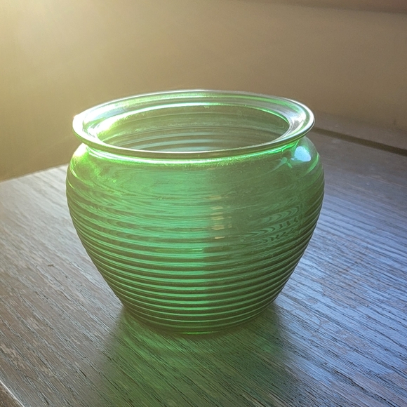 Ohio Glass Div. 1162 Other - Vintage Beautiful Green Vase. 1162 Ohio Glass Division.